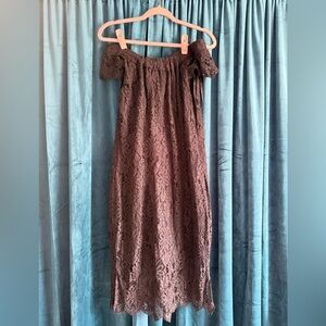 Elegant Off-Shoulder Lace Dress